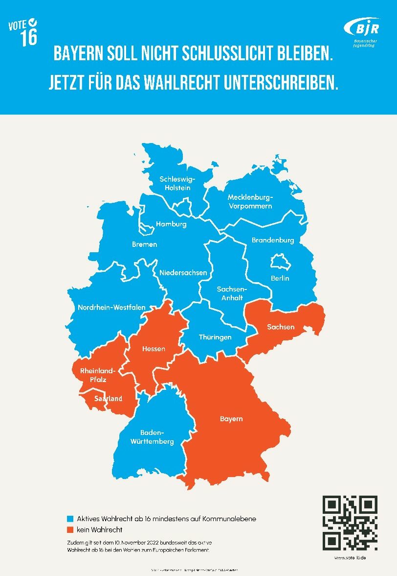 Flyer des Bayerischer Jugendrings zur Initiative VOTE16 mit der Überschrift "Bayern soll nicht Schlusslicht bleiben. Jetzt für das Wahlrecht unterschreiben". Darunter die deutsche Landkarte mit ihren Bundesländern. In orange markiert Sachsen, Bayern, Hessen, Rheinland-Pfalz und das Saarland als einzige Bundesländer in denen es noch kein Wahlrecht ab 16 Jahren gibt.