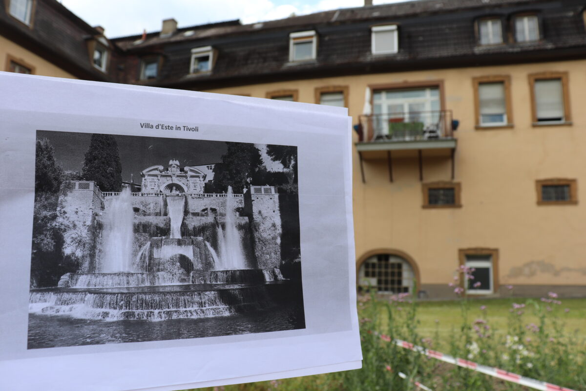 Foto des Villa d'Este in Tivoli als Vergleichsfoto, wie es hier einmal ausgesehen haben soll. 