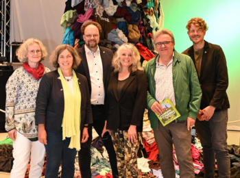 Gruppenfoto. Von links nach rechts: Simone Artz, Kerstin Celina, Patrick Friedl, Christina Feiler, Gerhard Müller und Christian Stück.